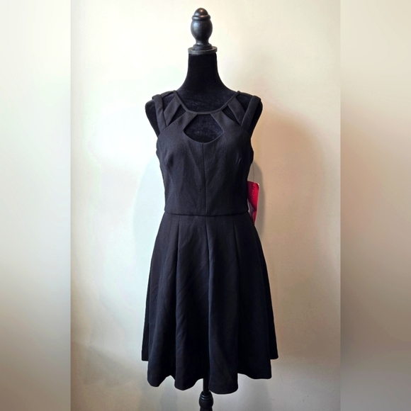 Betsey Johnson Women's Textured Cutout Fit & Flair Little Black Dress 6 - Picture 1 of 16